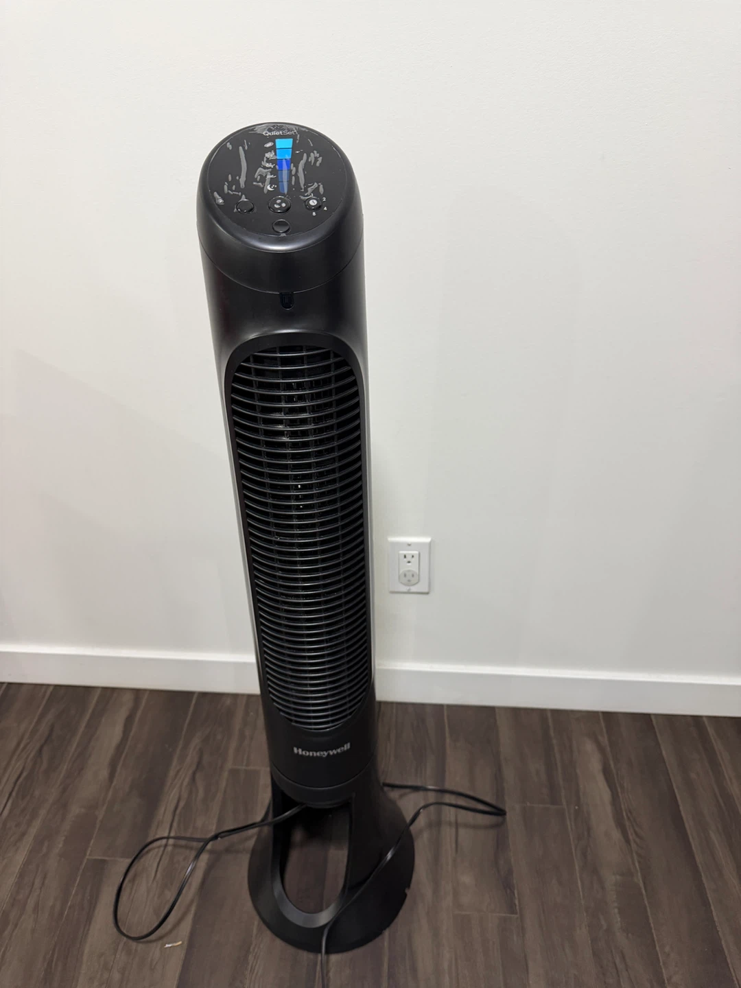 Moving sale - Honeywell QuietSet 5 Tower Fan - 101 cm (40 inch) - photo 2