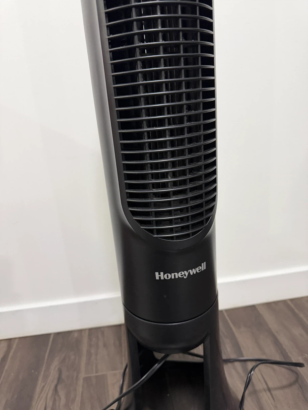 Moving sale - Honeywell QuietSet 5 Tower Fan - 101 cm (40 inch) - photo 5