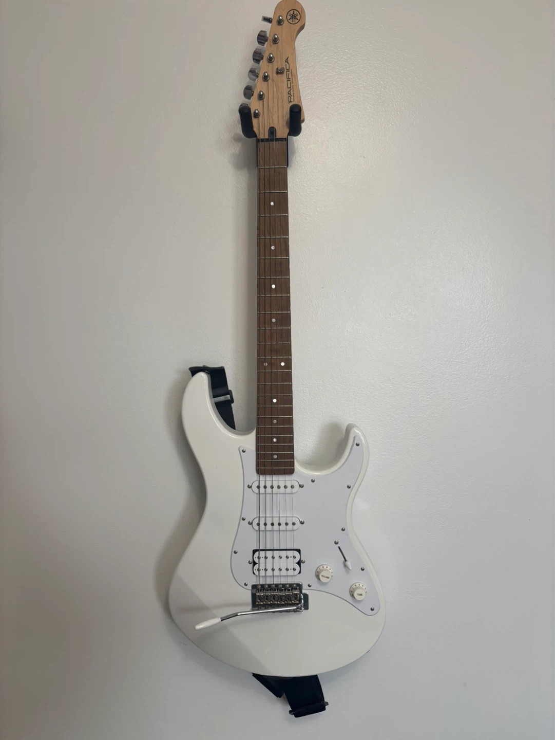 Yamaha PAC012WH Double Cutaway Electric Guitar – White - photo 2