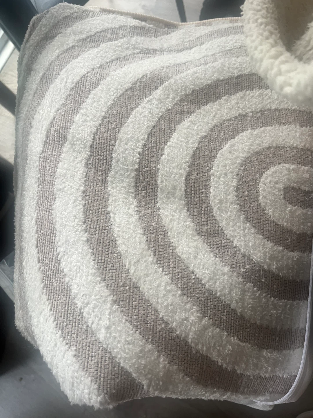 BRAND NEW RUG 5x7 ft - photo 2