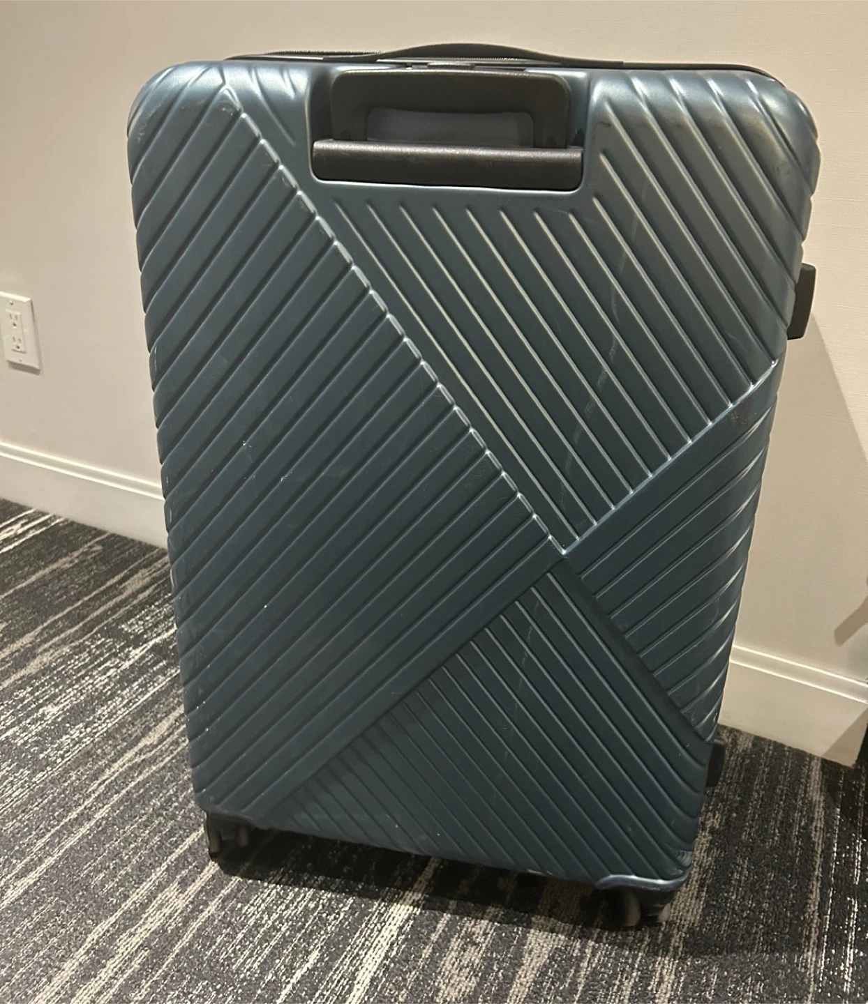 Sell parts***30" Hardshell Spinner Luggage - Damaged