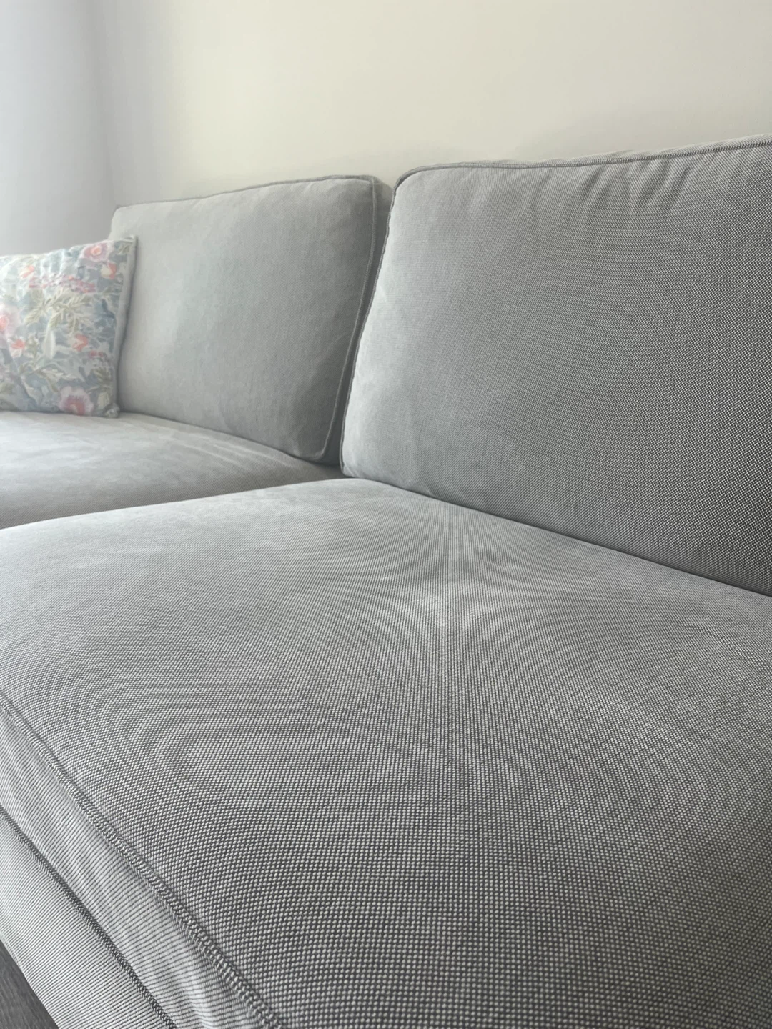 Gray 3-Seater Sofa with Throw Pillow - photo 2
