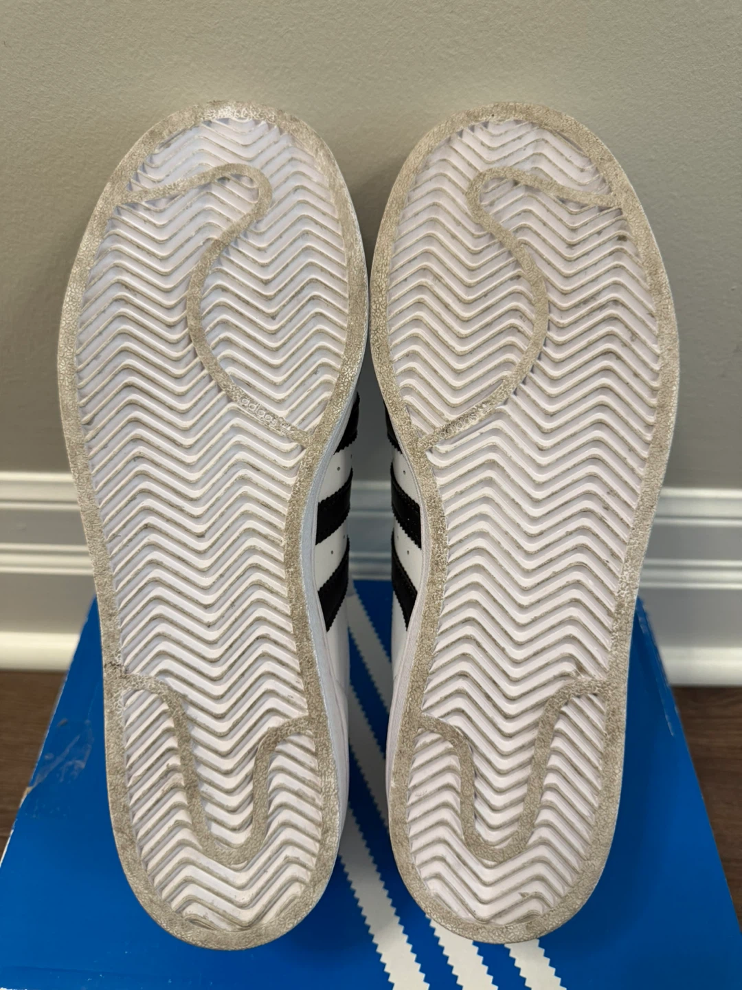 Adidas Superstar White/Black (Worn Once) Size 7.5 - photo 5