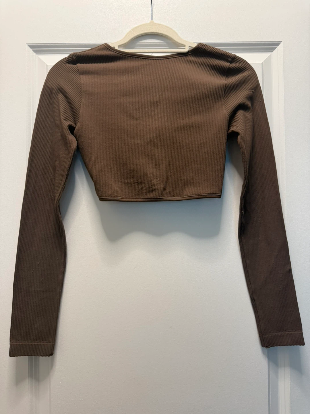 Garage Brown Ribbed Twist Front Long Sleeve Crop Top - Size M - photo 2
