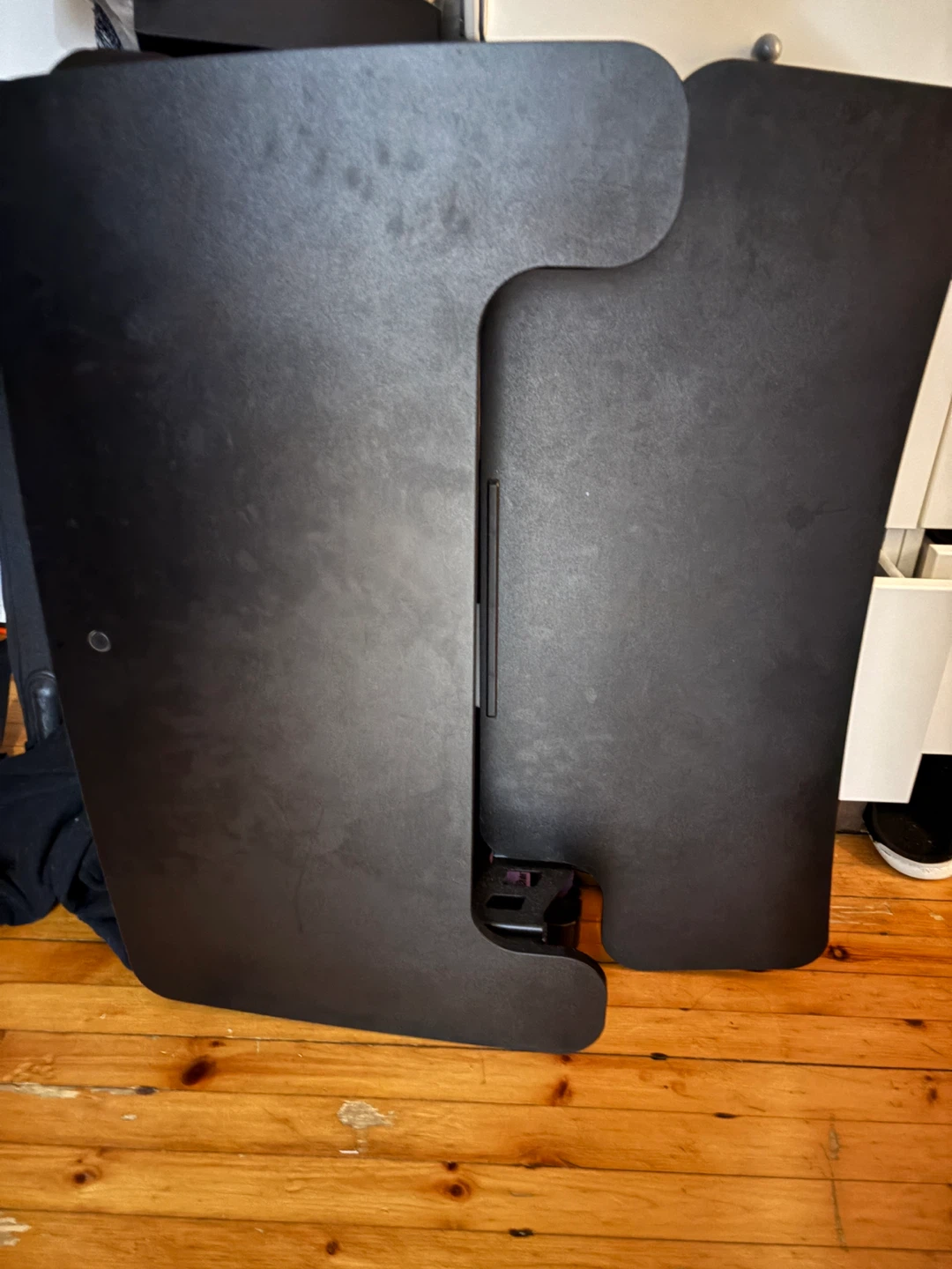 Adjustable standing desk