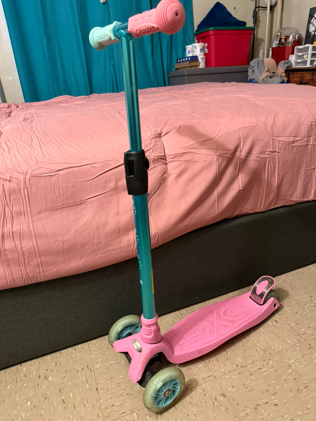 Wonder View Pink 3-Wheel Scooter