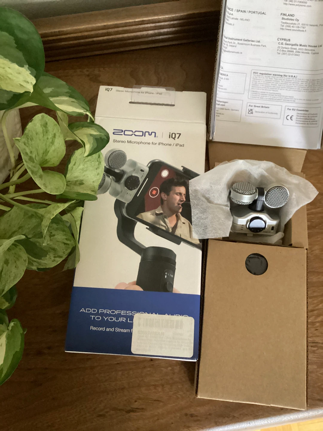 BNIB Zoom iQ7 Stereo Microphone for iPhone/iPad - photo 2