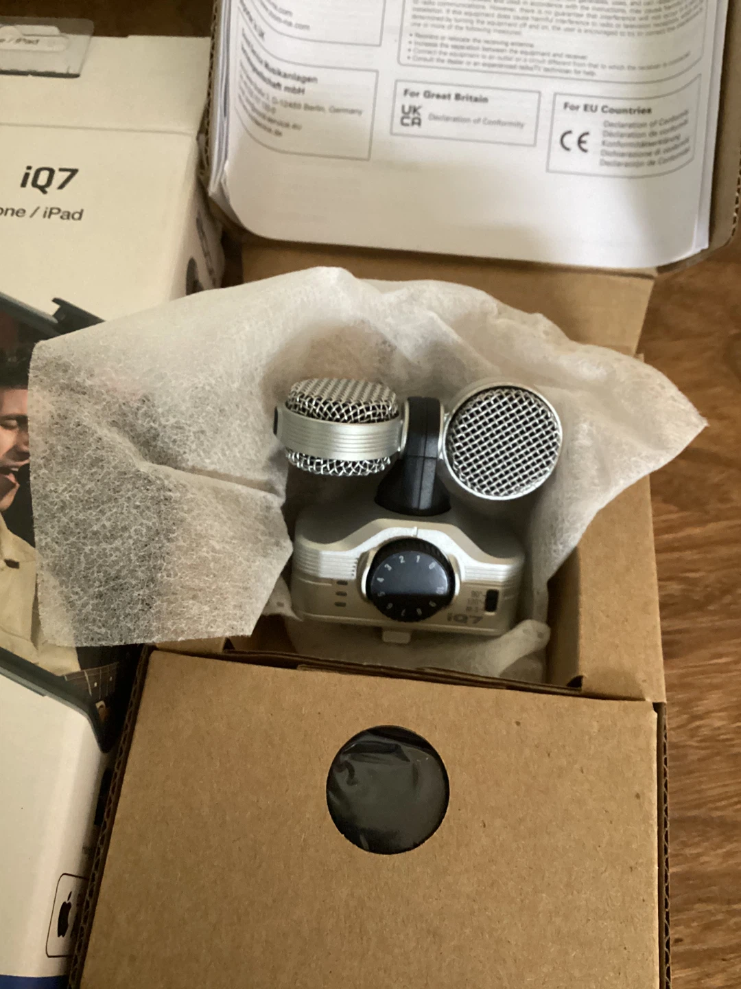 BNIB Zoom iQ7 Stereo Microphone for iPhone/iPad