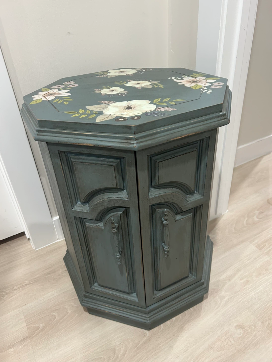 Vintage Hexagonal Pedestal Side Table - photo 2