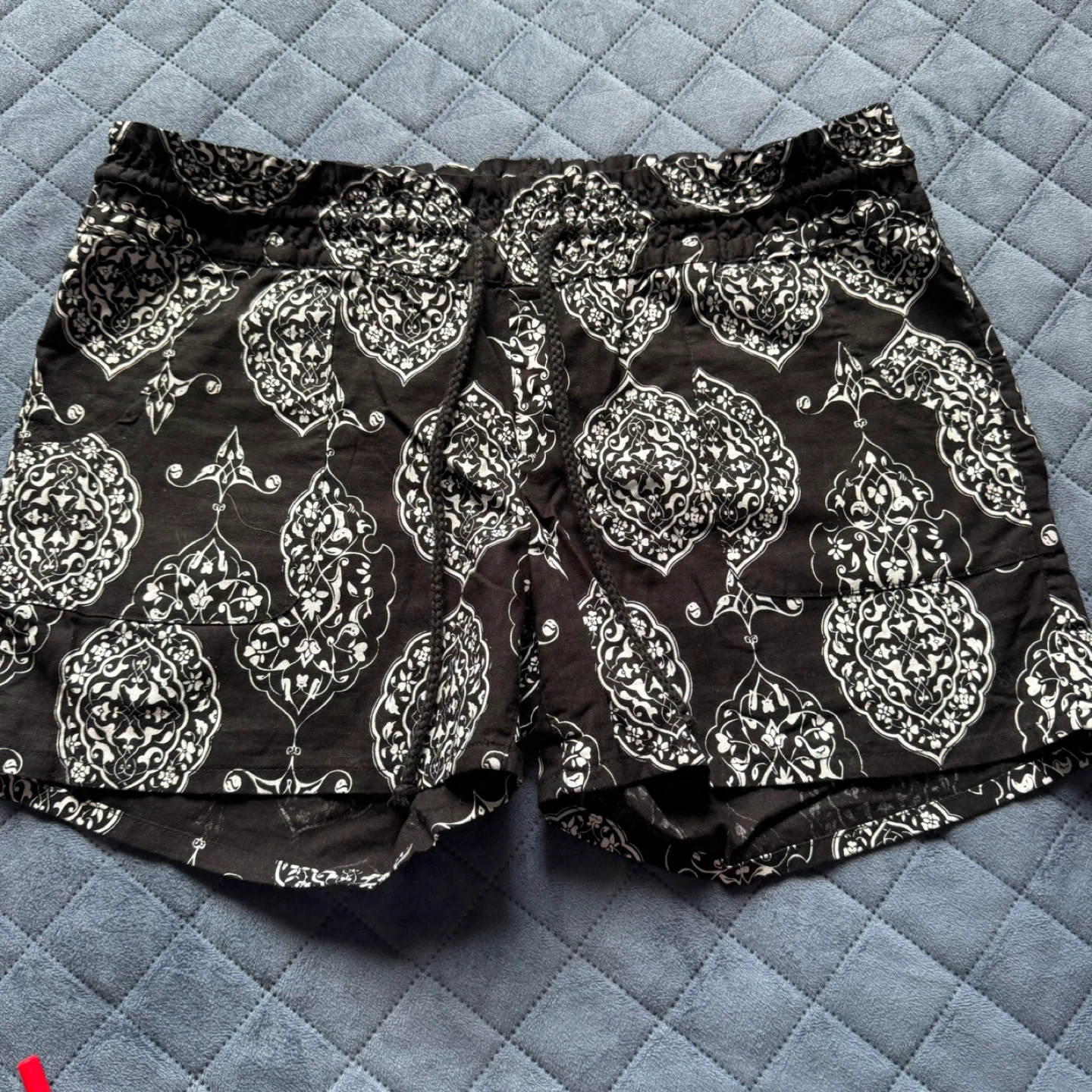Firefly Women's Black Patterned Linen Cotton Shorts Size M