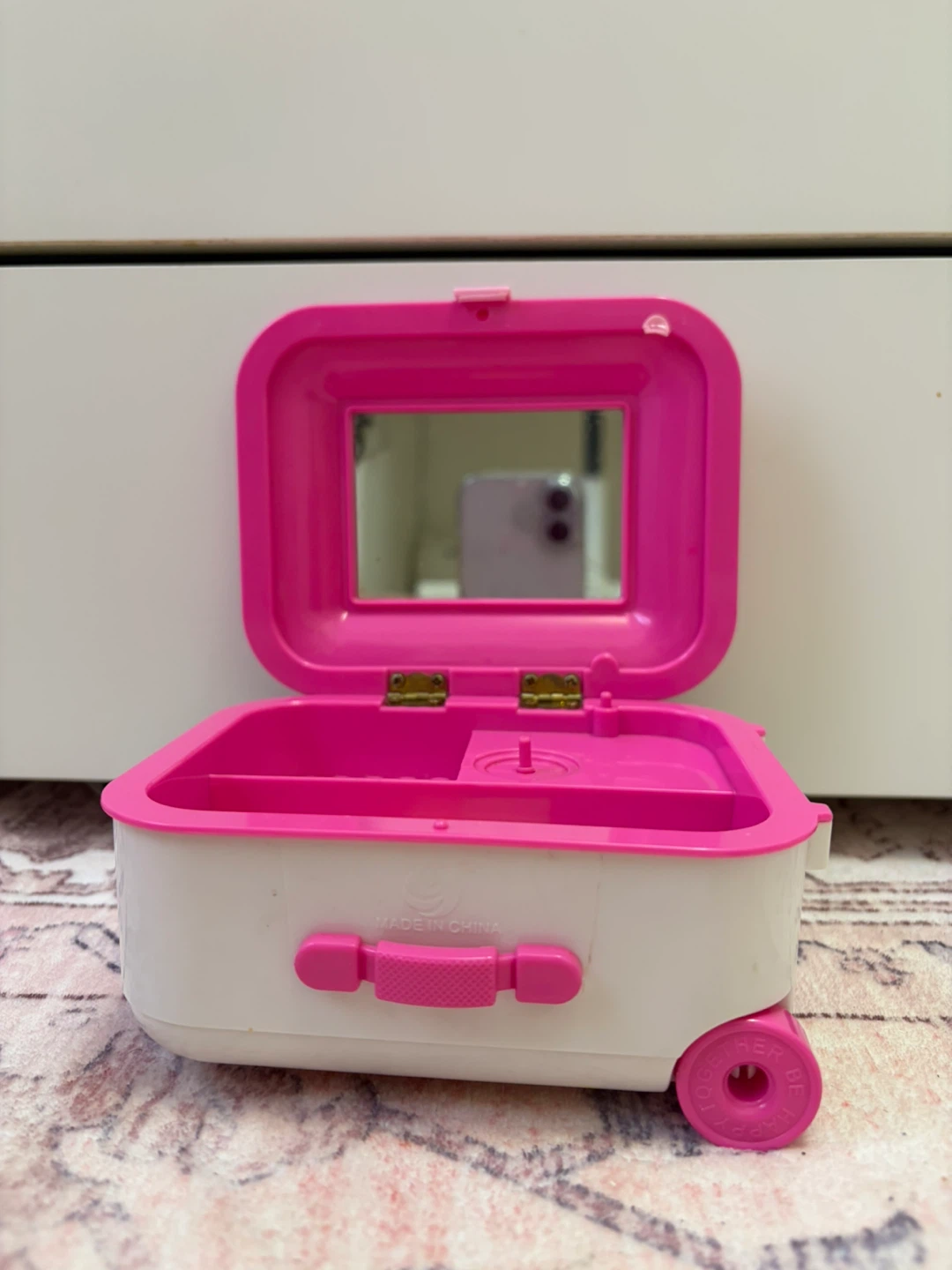 Hello Kitty Suitcase Jewelry Box - photo 2