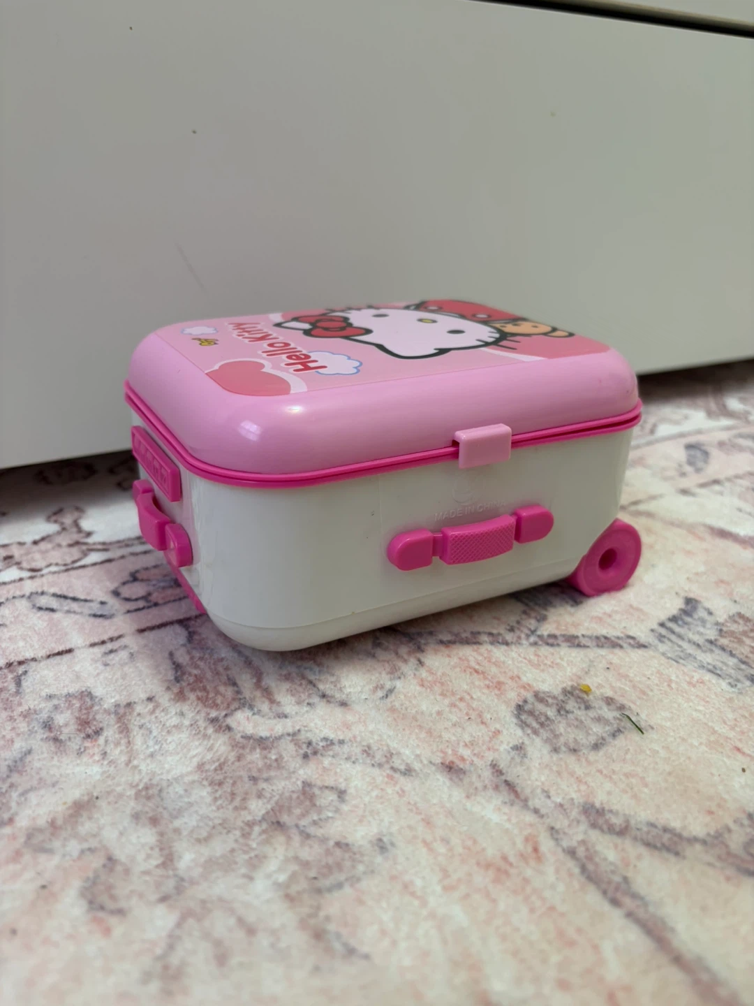 Hello Kitty Suitcase Jewelry Box - photo 5