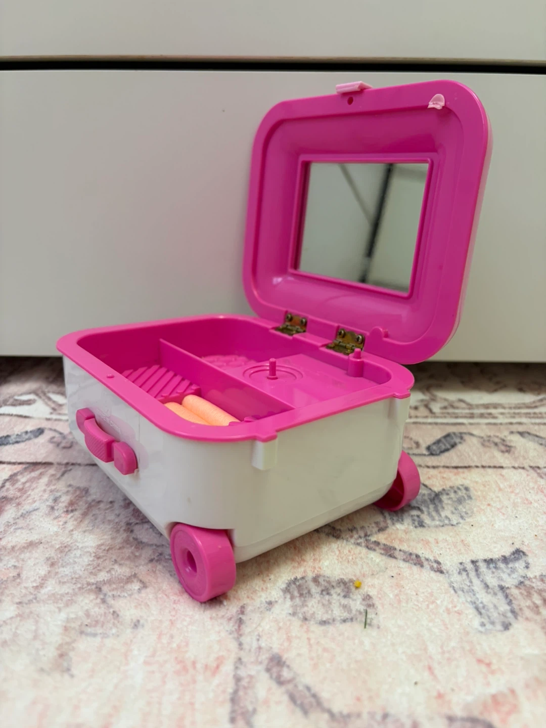 Hello Kitty Suitcase Jewelry Box - photo 4