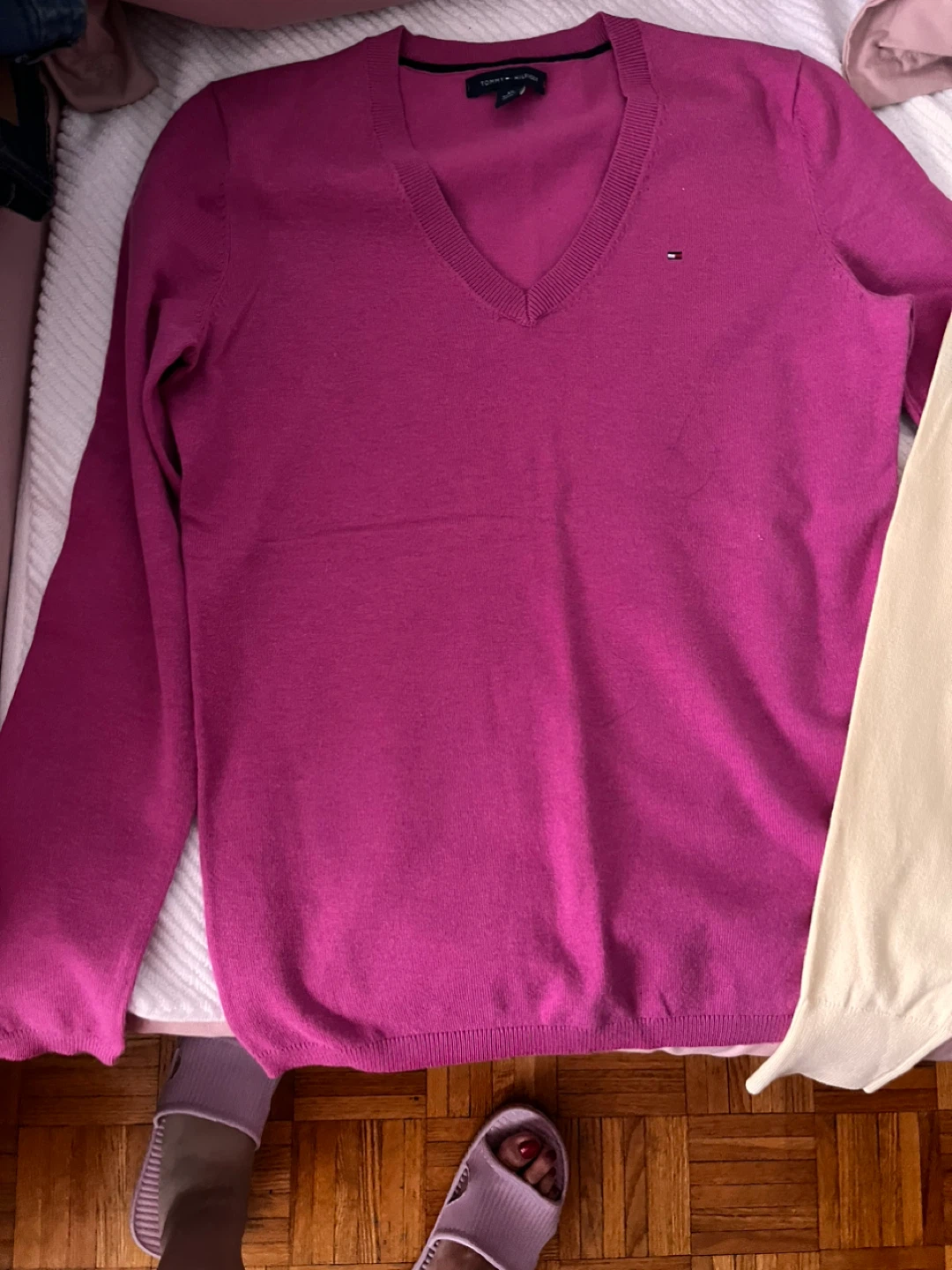 Tommy Hilfiger 3 V-Neck Sweaters size XS/S like NEW! - photo 3