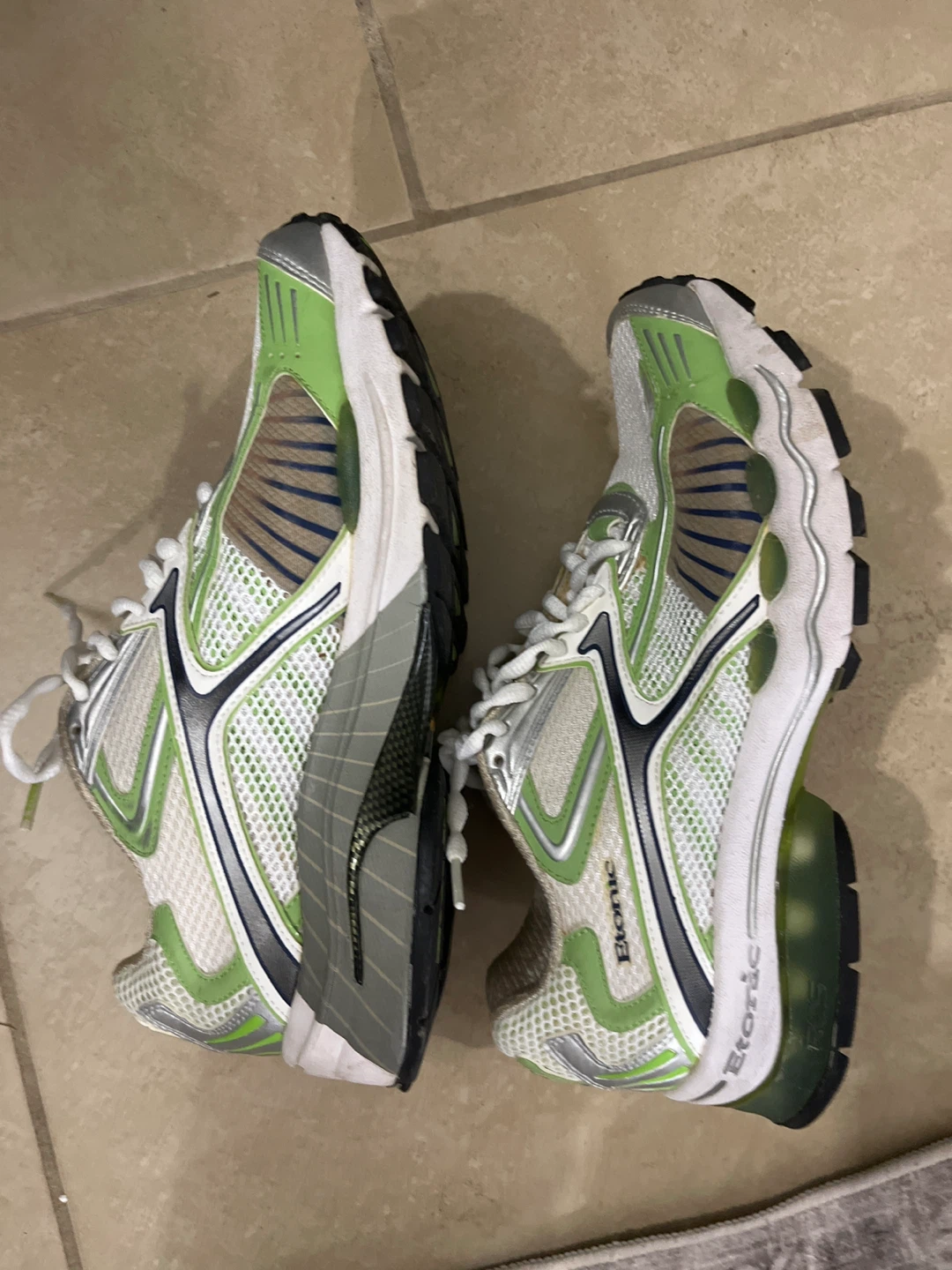 Etobicoke Women's Running Shoes Size 9 Green/White - photo 3