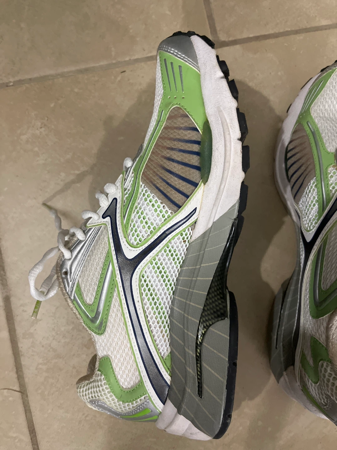 Etobicoke Women's Running Shoes Size 9 Green/White - photo 2