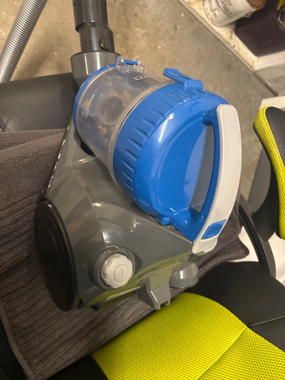 Eureka Vacuum Cleaner - photo 3