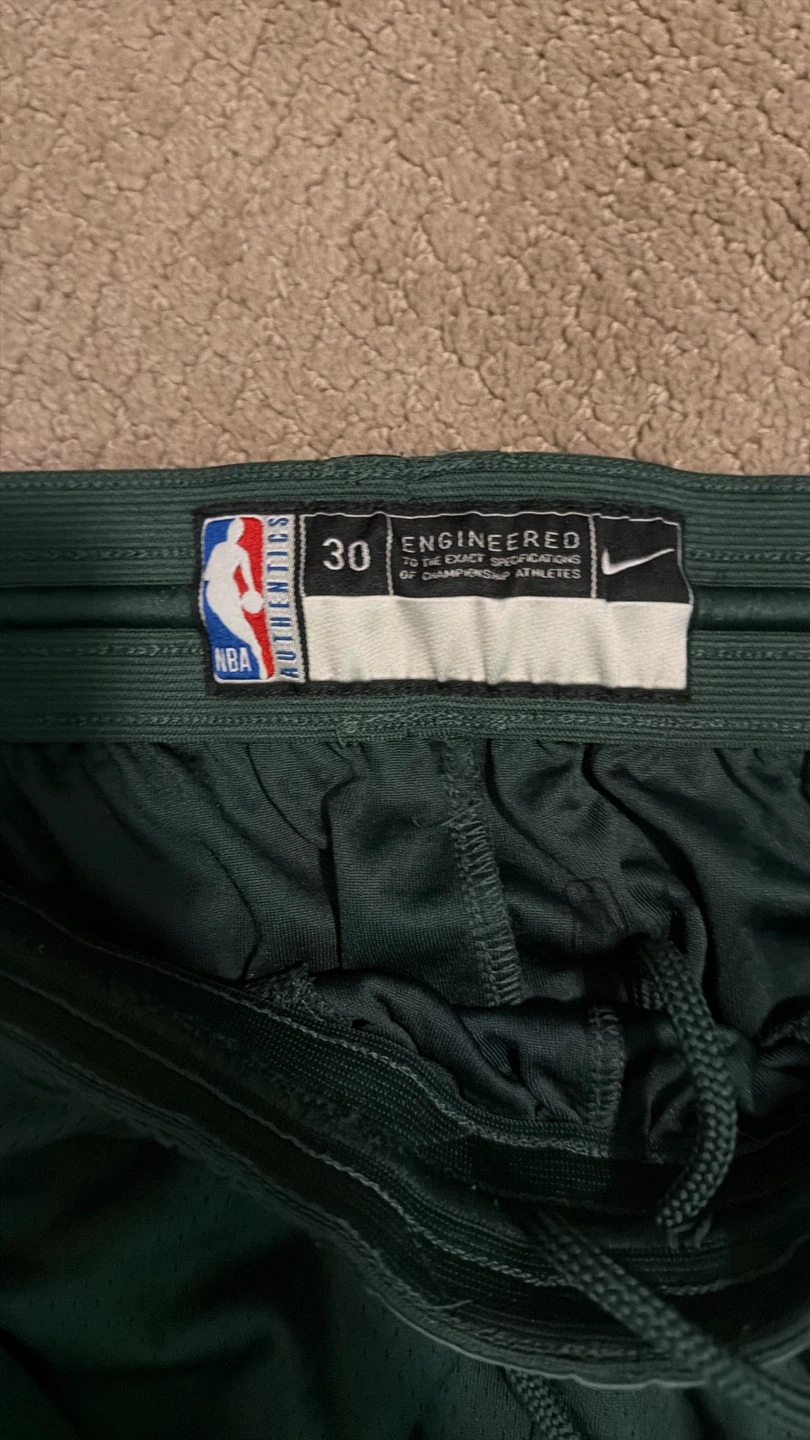 Nike Milwaukee Bucks NBA Basketball Shorts Size 30 Green - photo 3