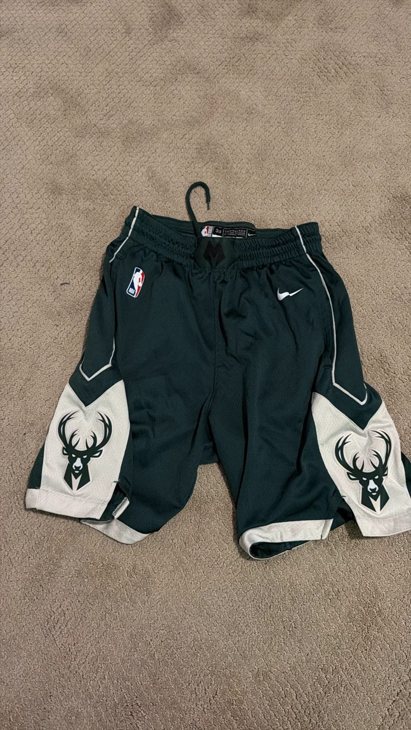 Nike Milwaukee Bucks NBA Basketball Shorts Size 30 Green