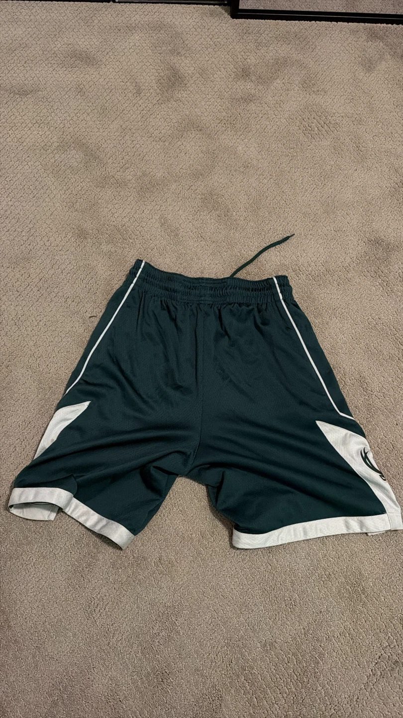 Nike Milwaukee Bucks NBA Basketball Shorts Size 30 Green - photo 2
