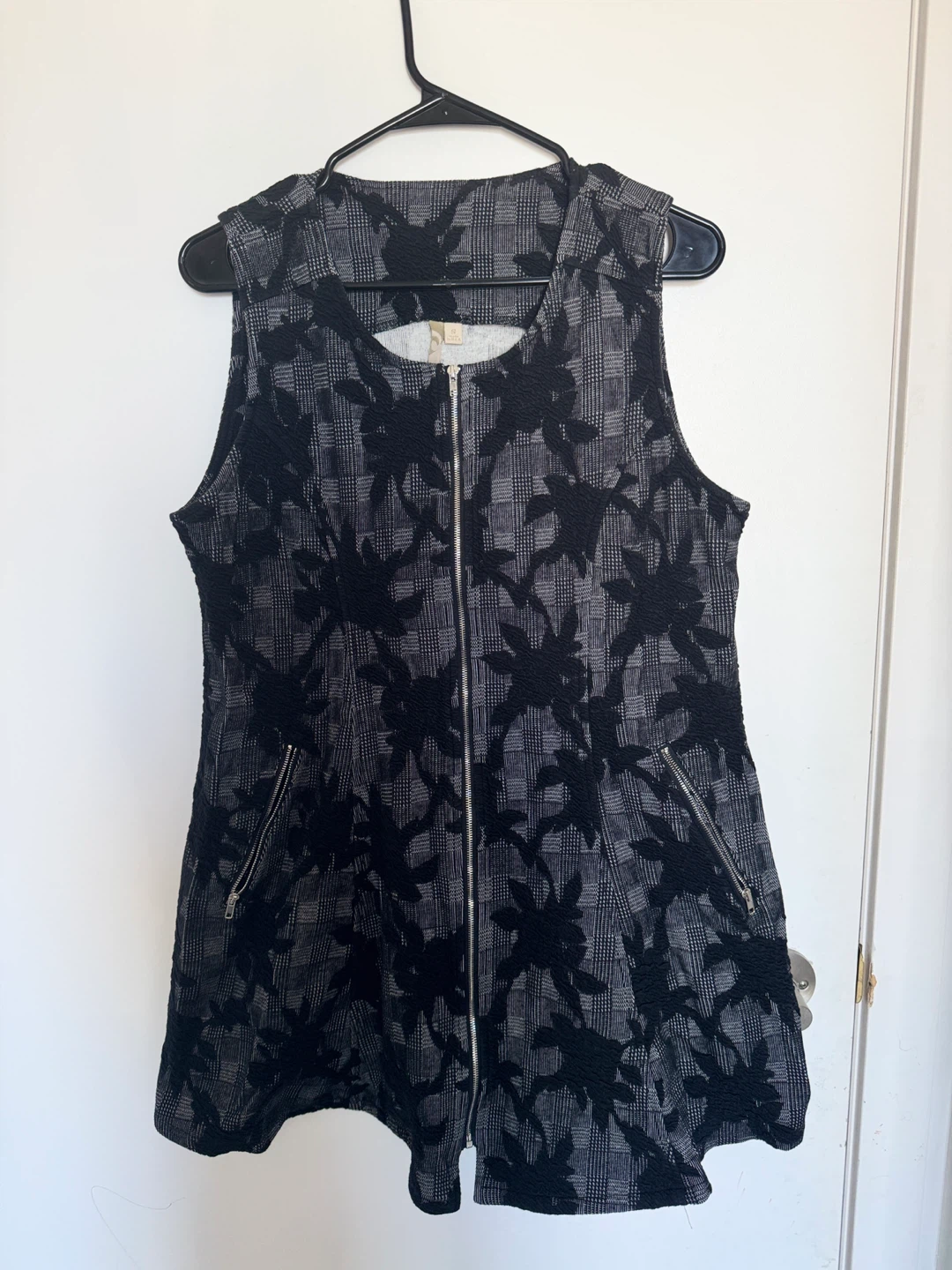 Women's Sleeveless Zip-Up Vest Black/Grey Plaid Floral Size S