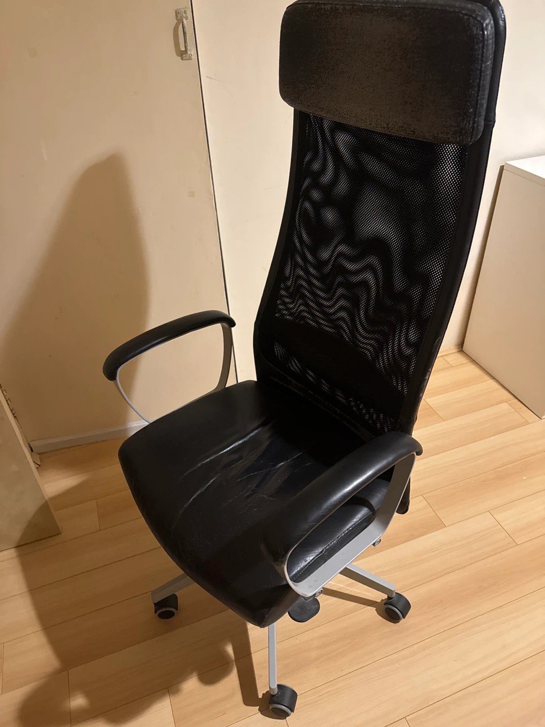 Black Mesh Office Chair with Headrest