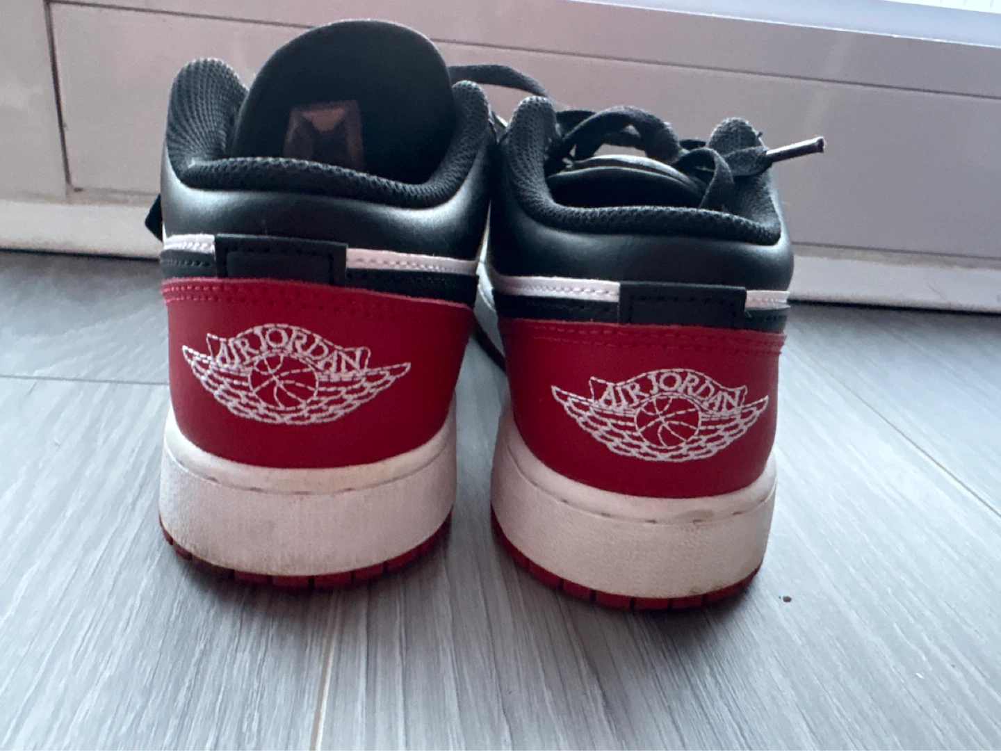 Nike Air Jordan 1 Low (US 5.5Y) - photo 5