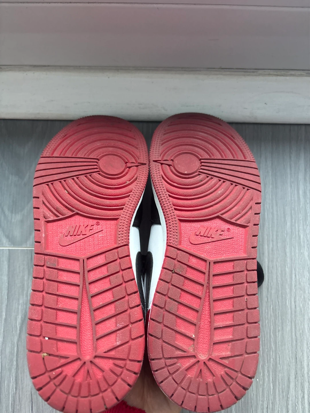 Nike Air Jordan 1 Low (US 5.5Y) - photo 4