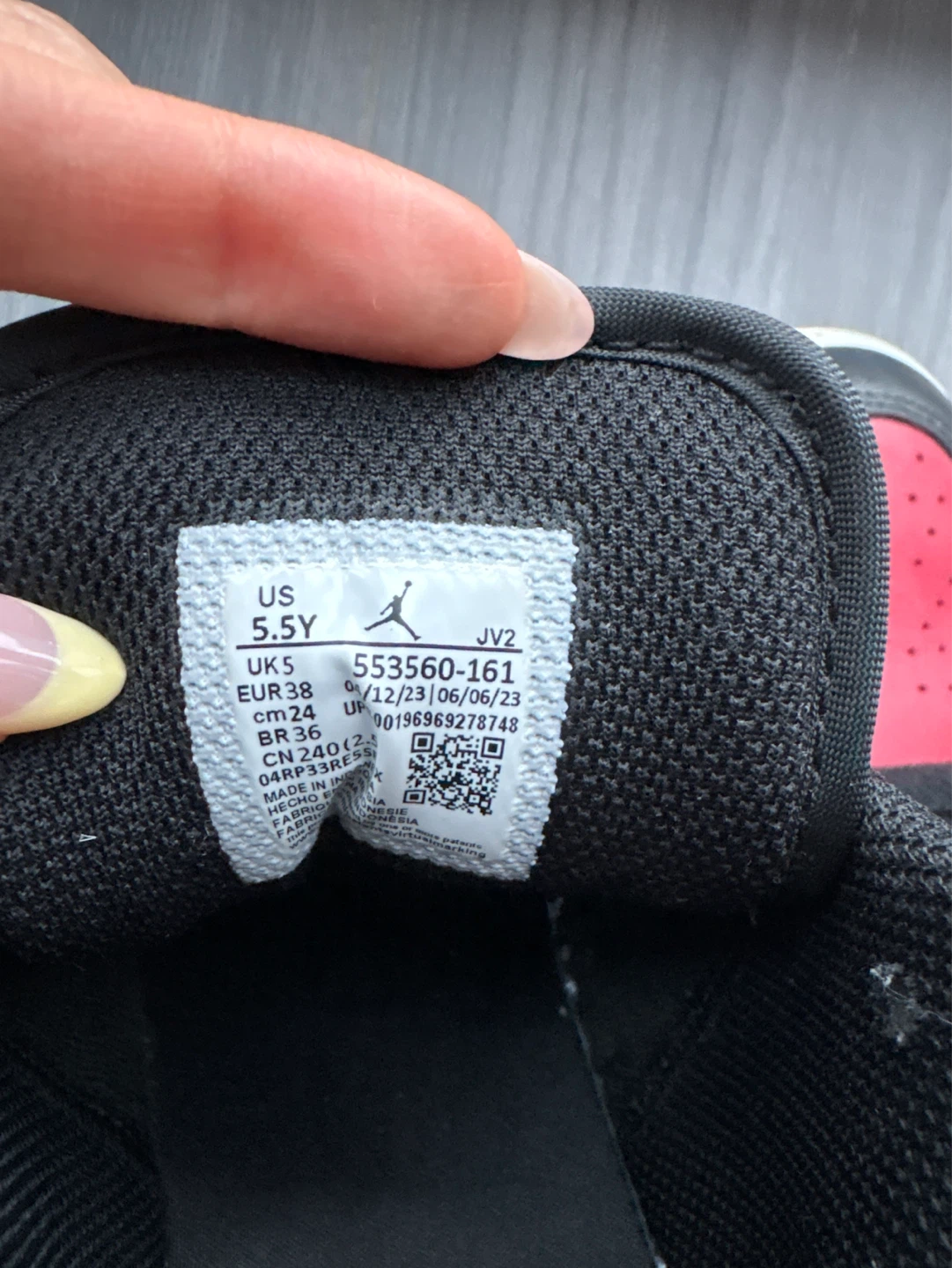 Nike Air Jordan 1 Low (US 5.5Y) - photo 3