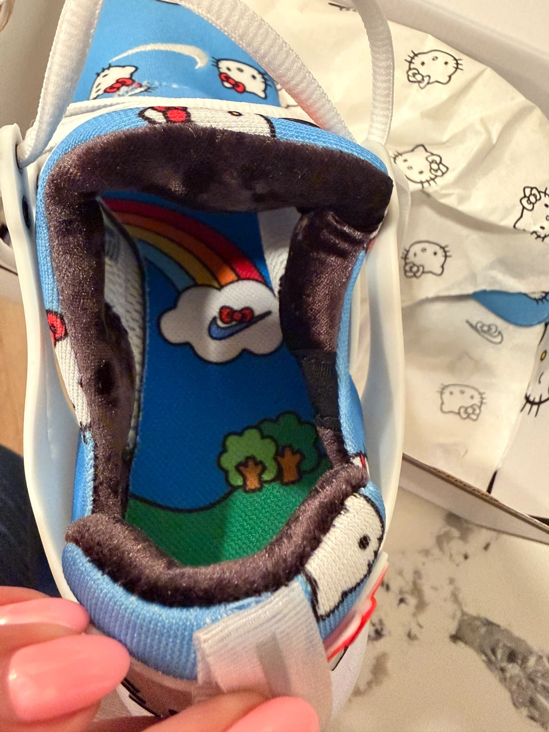 Nike Air Presto QS x Hello Kitty Men's Shoes Size 7 (DV3770 400) - photo 3