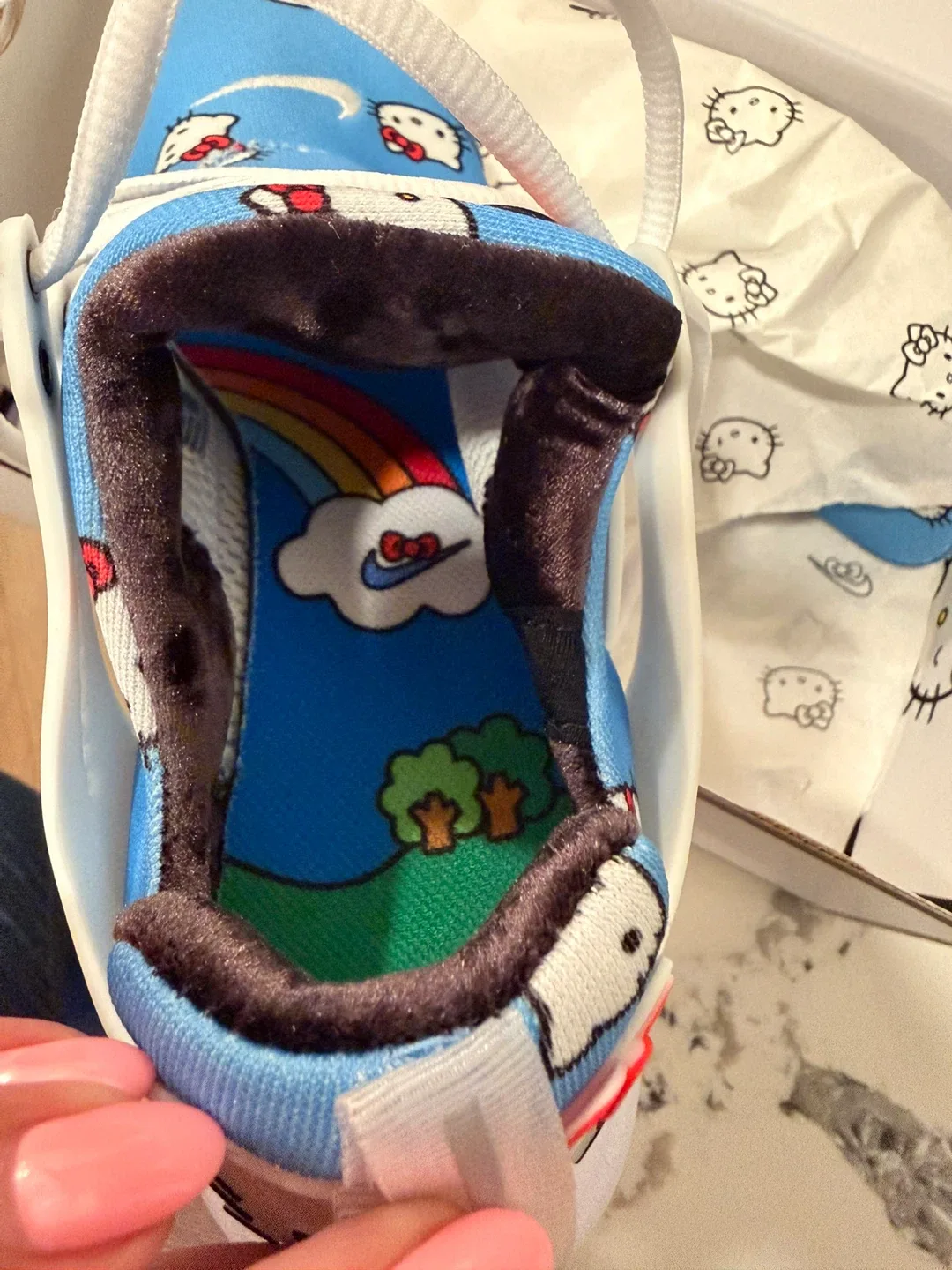Nike Air Presto QS x Hello Kitty Men's Shoes Size 7 (DV3770 400) - photo 3