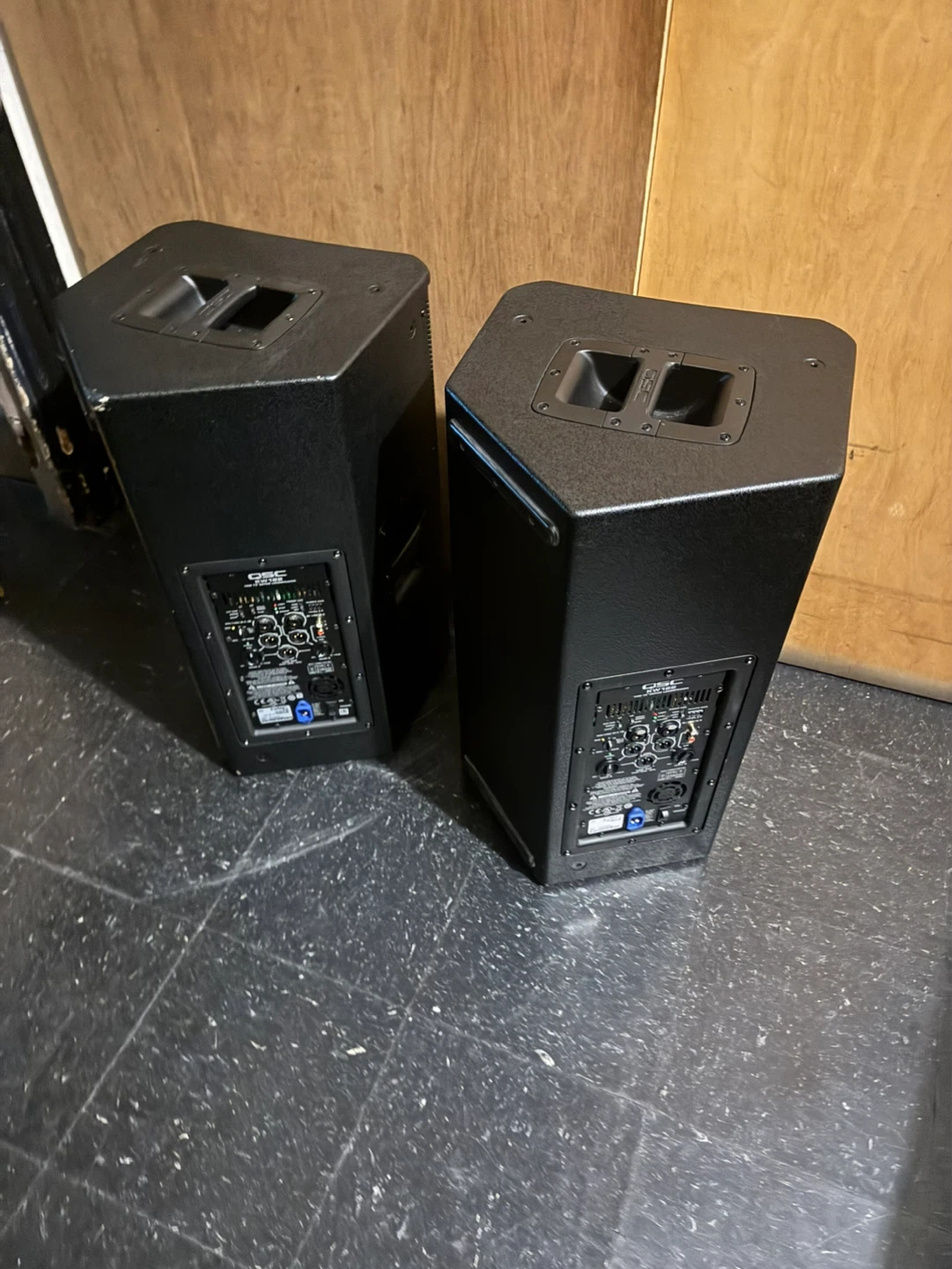 QSC KW122 Powered Subwoofer PA Speaker - photo 2