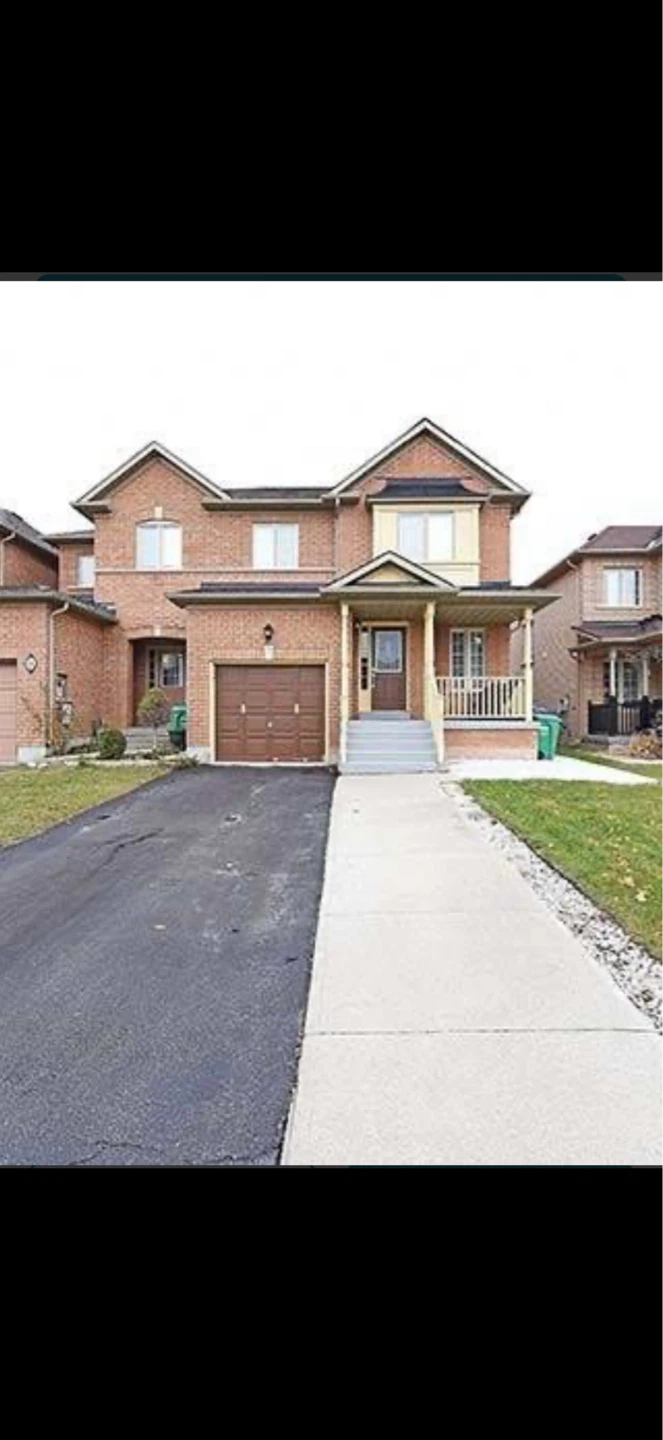 Spacious Private Room in Beautiful Detached Home
