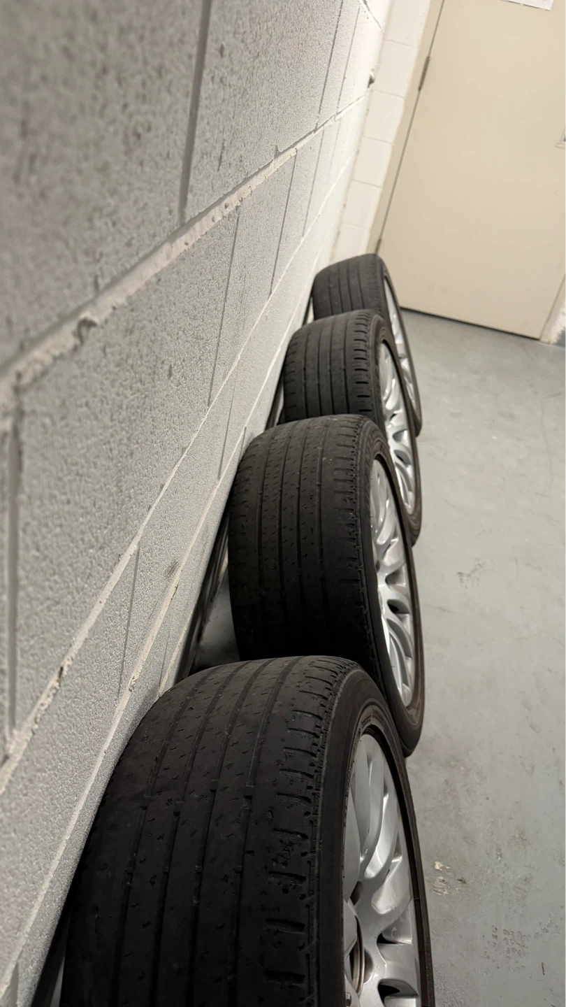 Selling these oem e90 2009 bmw 3 series rims. - photo 2