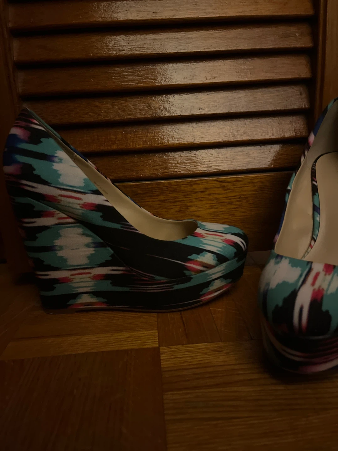 Le Chateau Wedge Heels - Abstract Print size 6.5/7 - photo 4