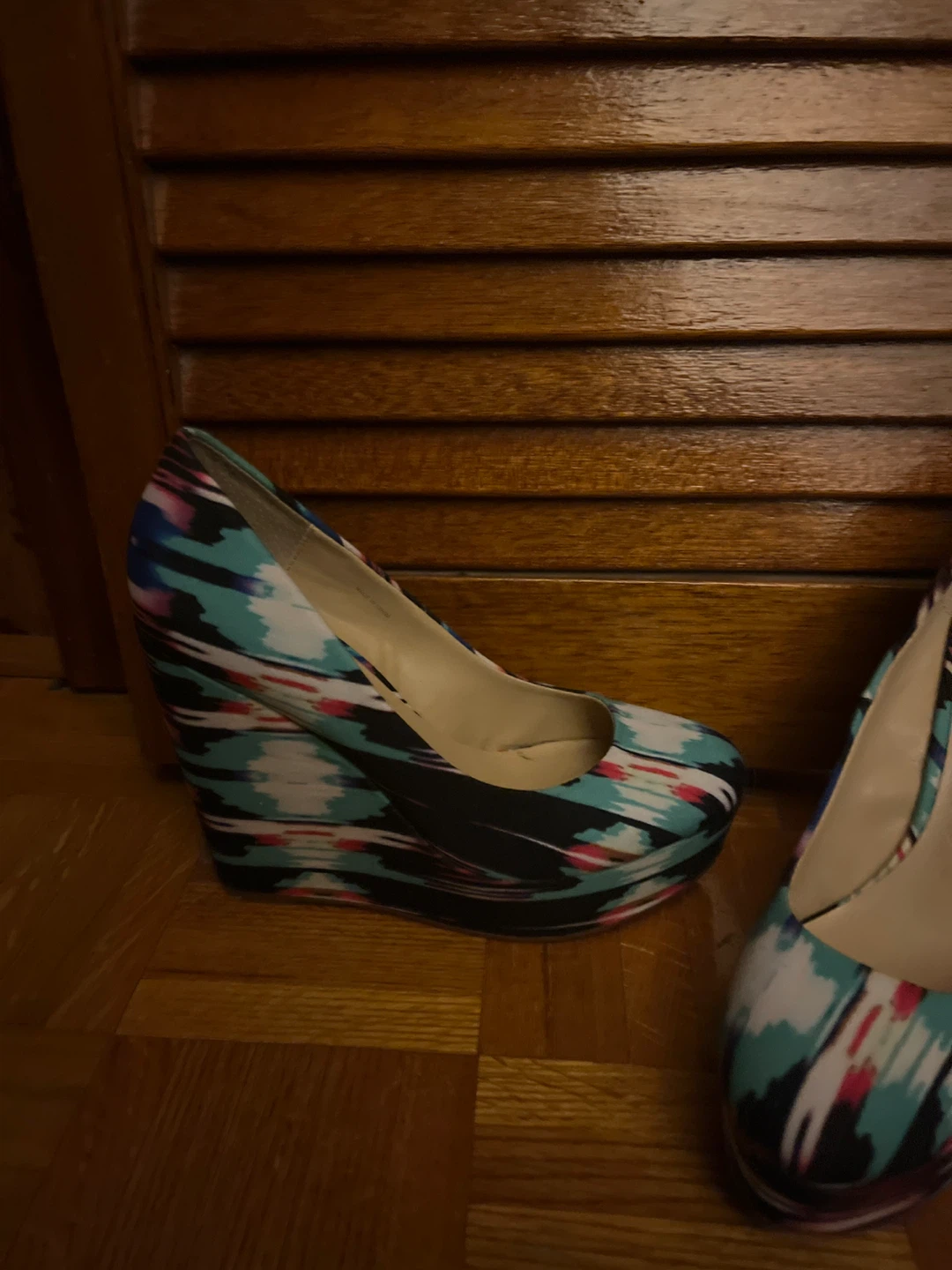 Le Chateau Wedge Heels - Abstract Print size 6.5/7 - photo 2