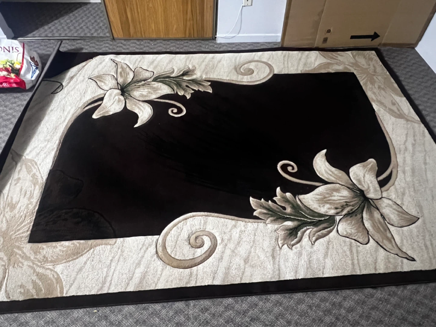 Area Rug with Floral Design