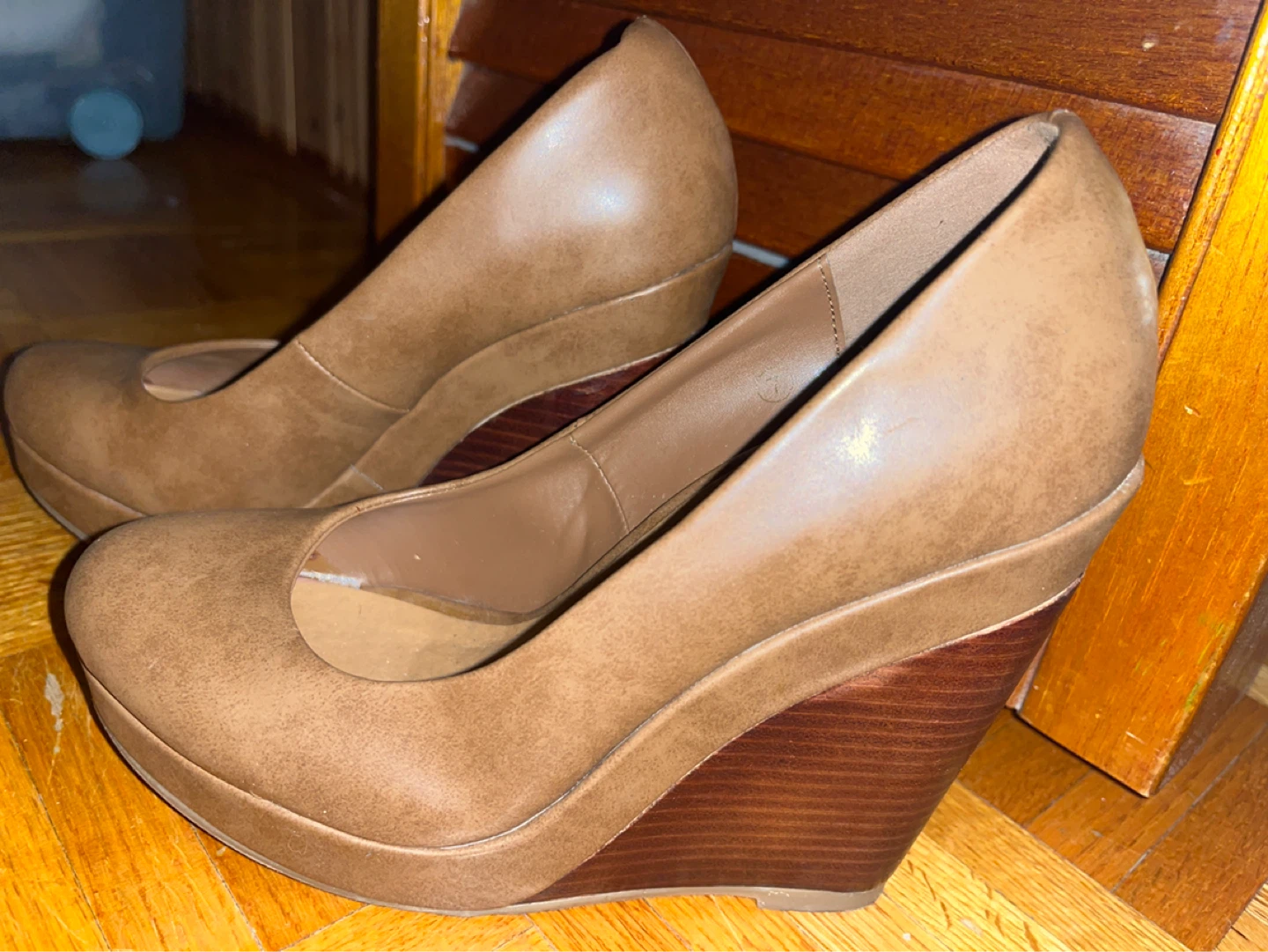 Le Château Brown Wedge Pumps - photo 2