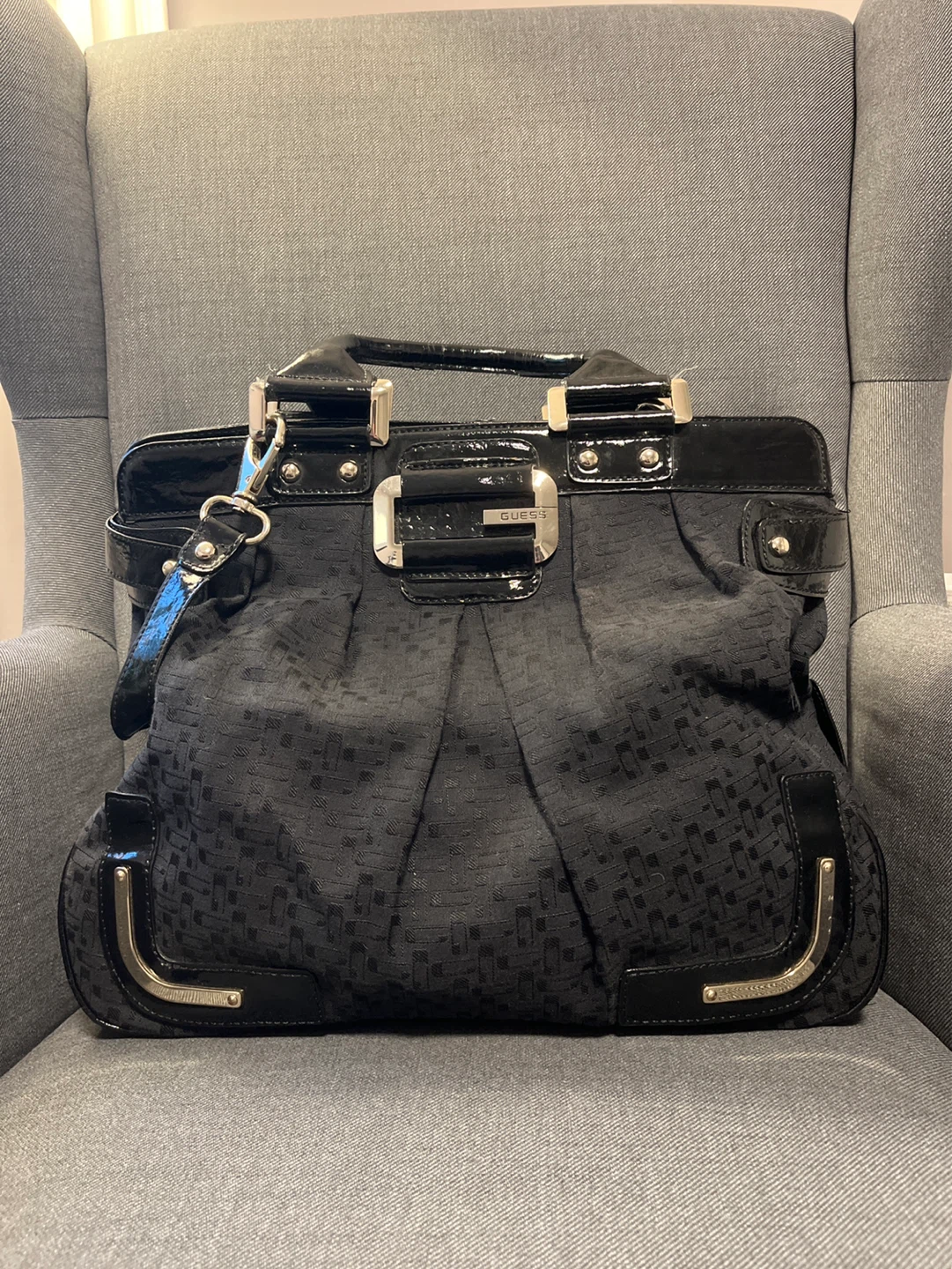 Black Guess Tote Bag 🌱