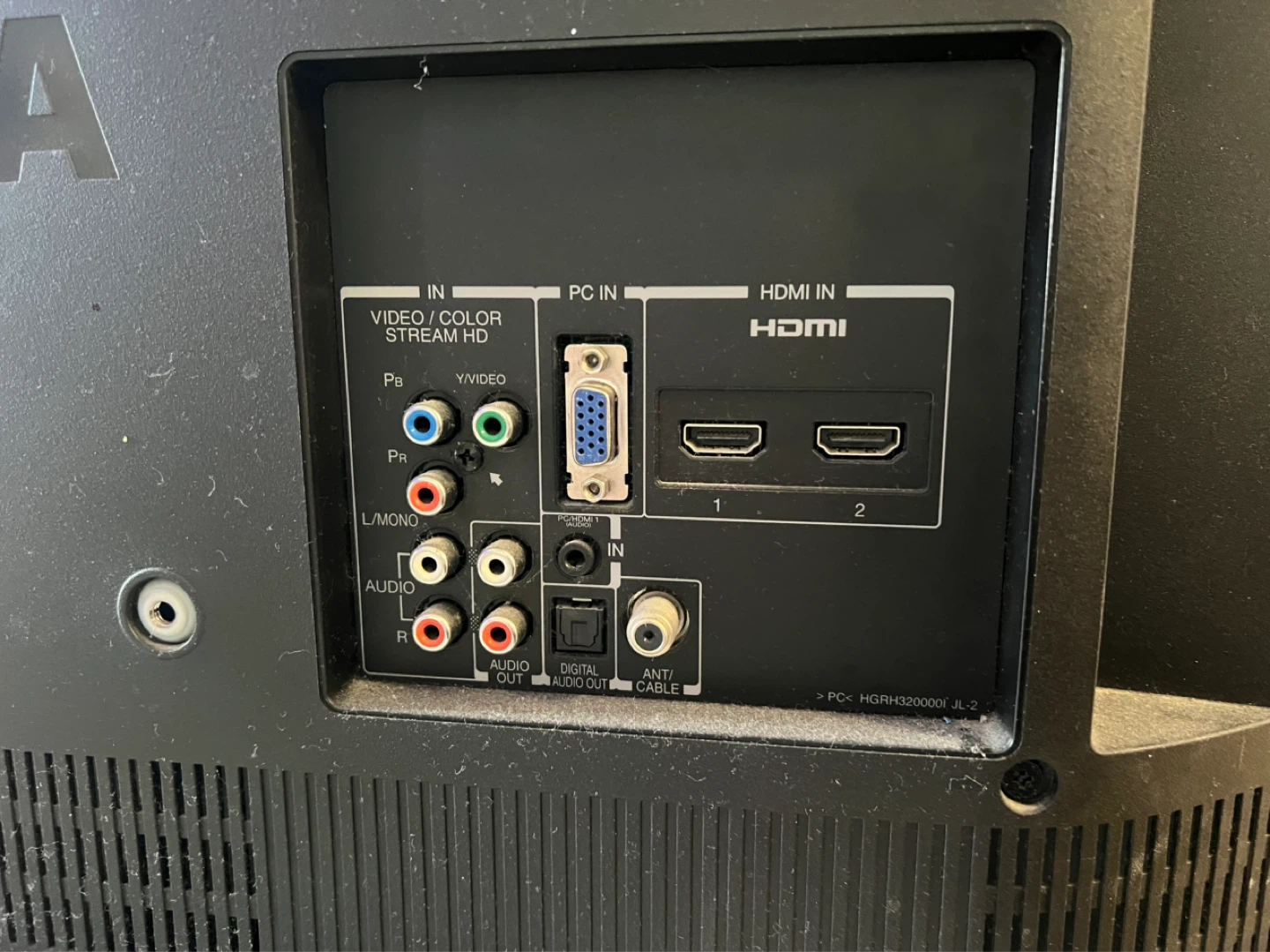 Toshiba 32" LCD TV Model 32L2200U - photo 4
