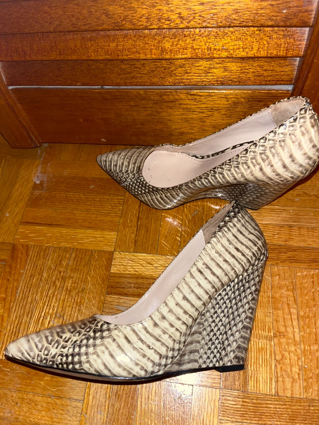 Pour La Victoire Wedge Heels