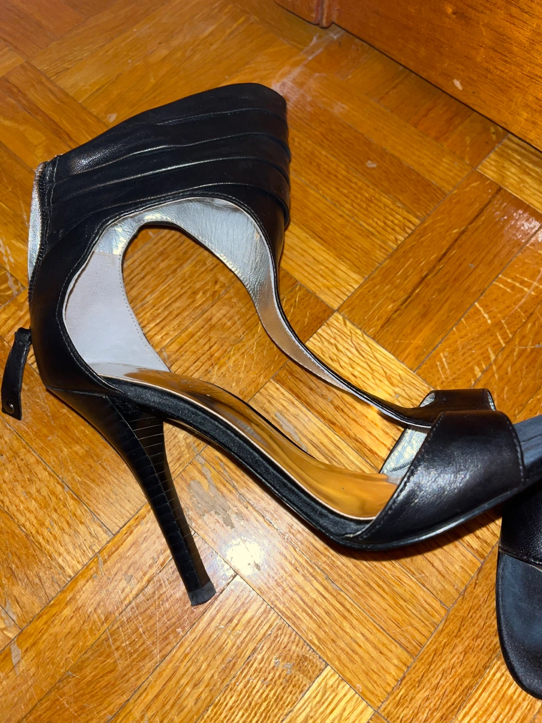 GUESS by Marciano Black Leather Heels 👠 size 7 - photo 4