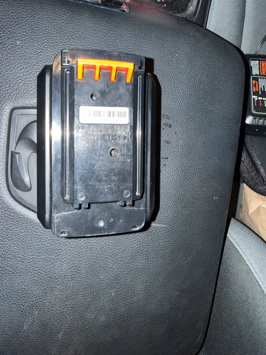 Black+Decker Lithium 20V and 40V Battery Charger - photo 2