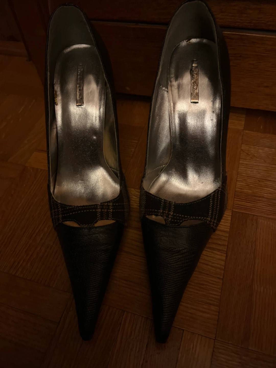 Beautiful Black Pumps with Plaid Accent