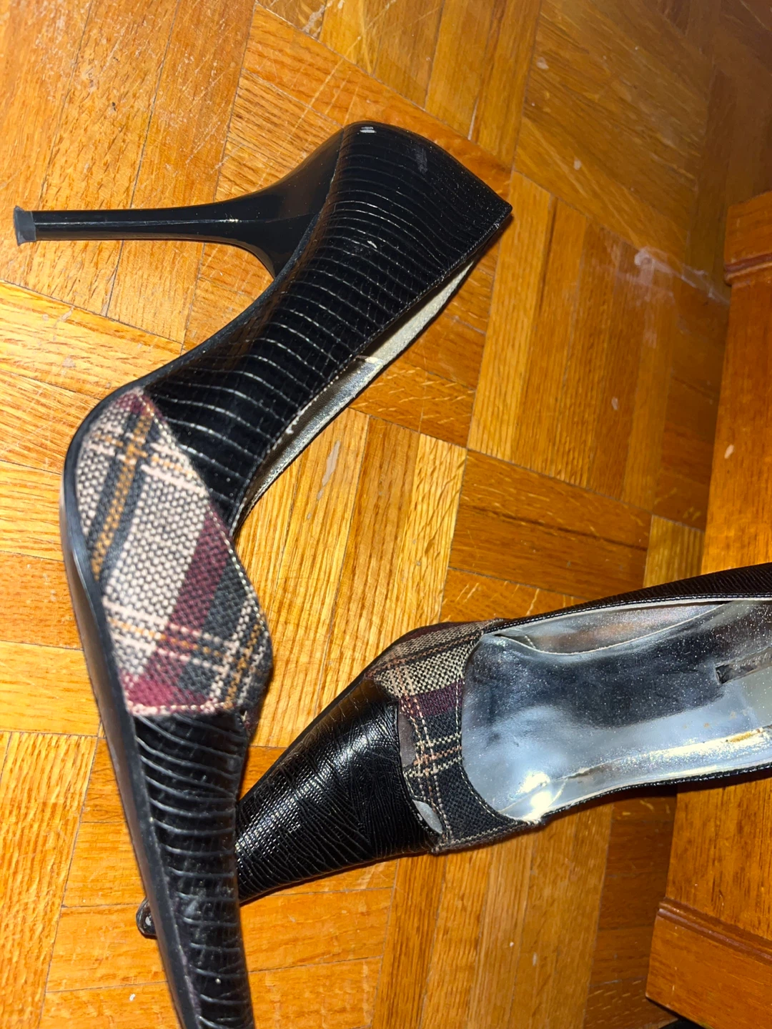 Beautiful Black Pumps with Plaid Accent - photo 2