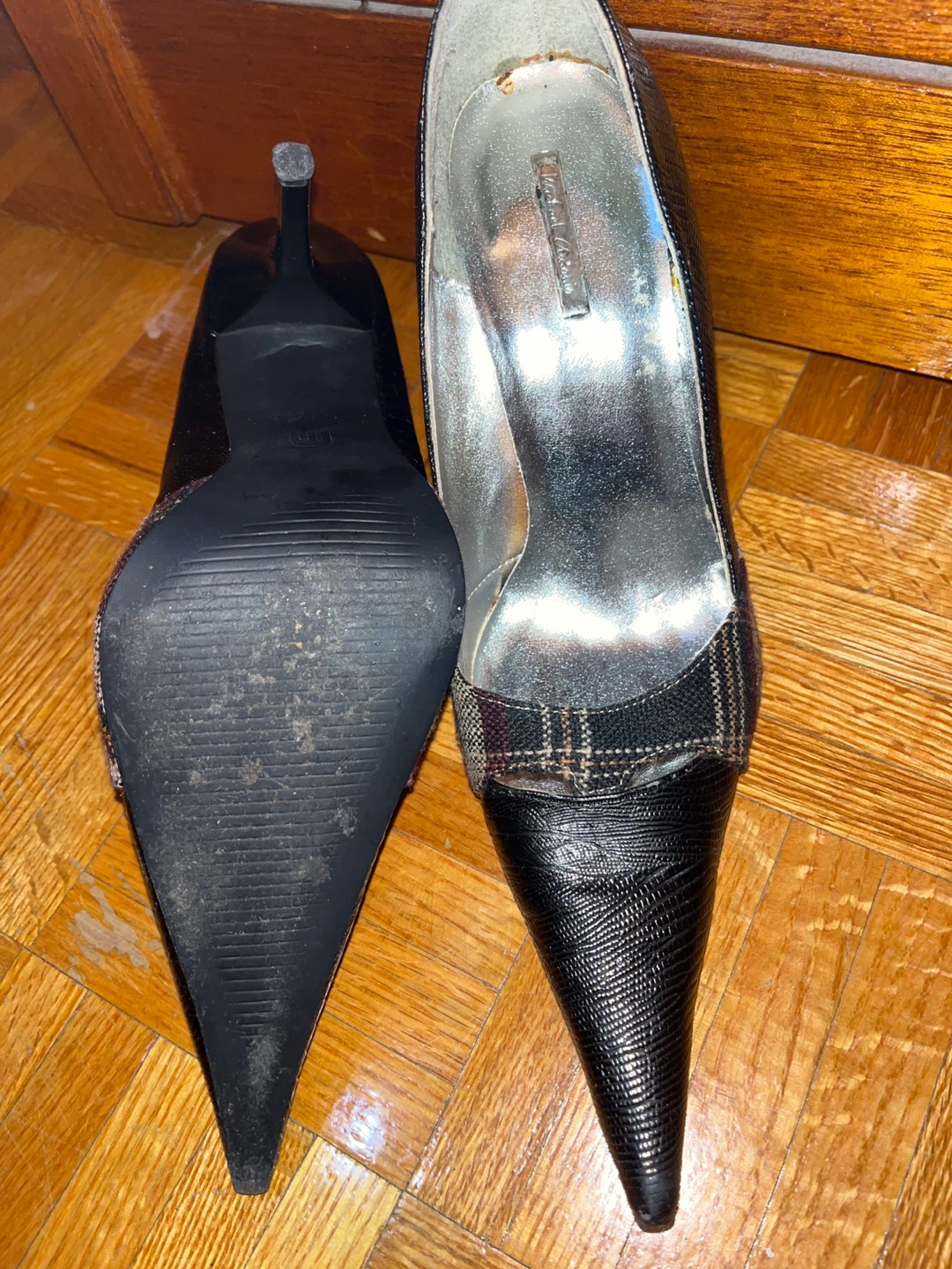 Beautiful Black Pumps with Plaid Accent - photo 5