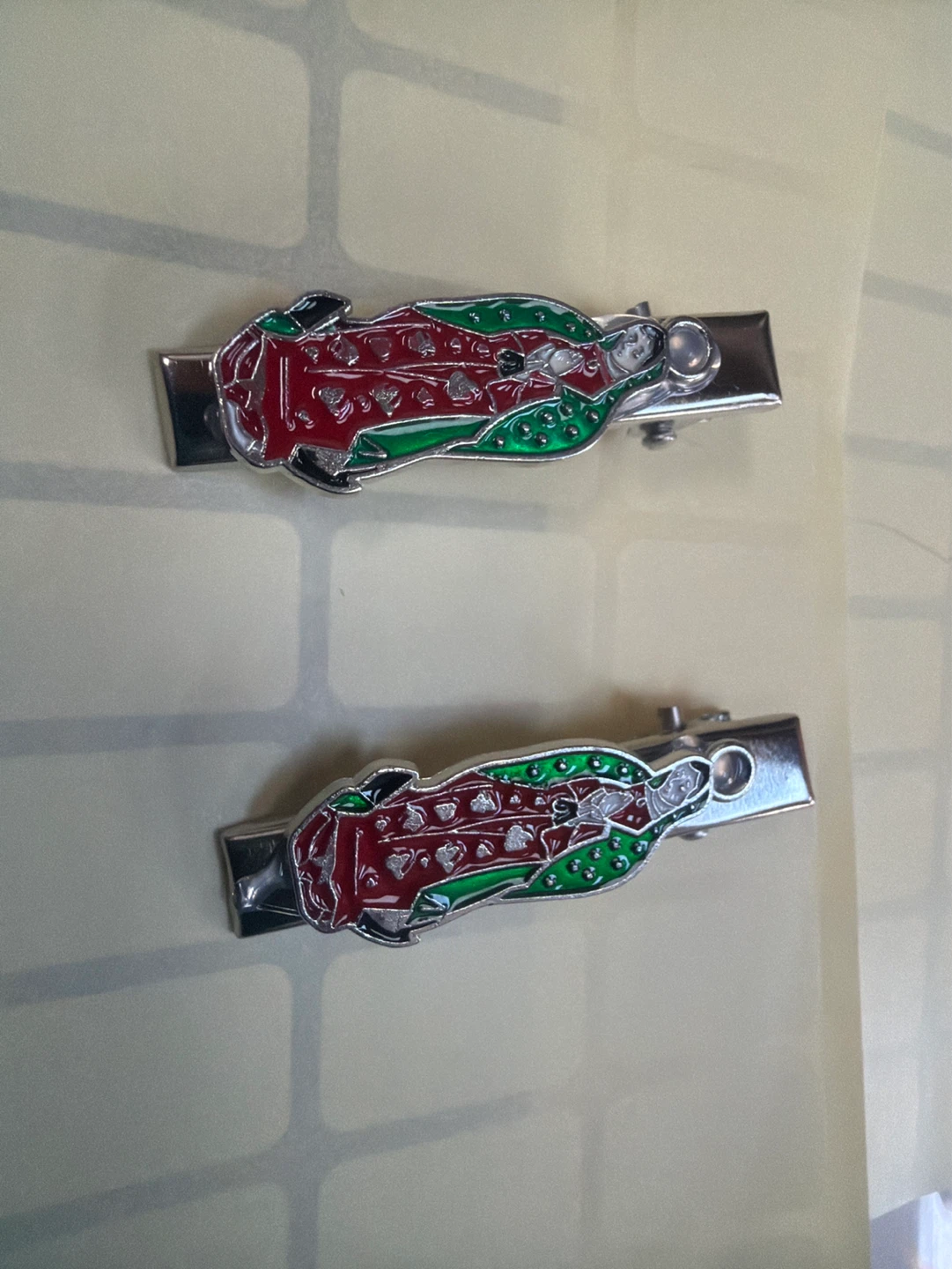 2x Virgin Mary Hair Clips