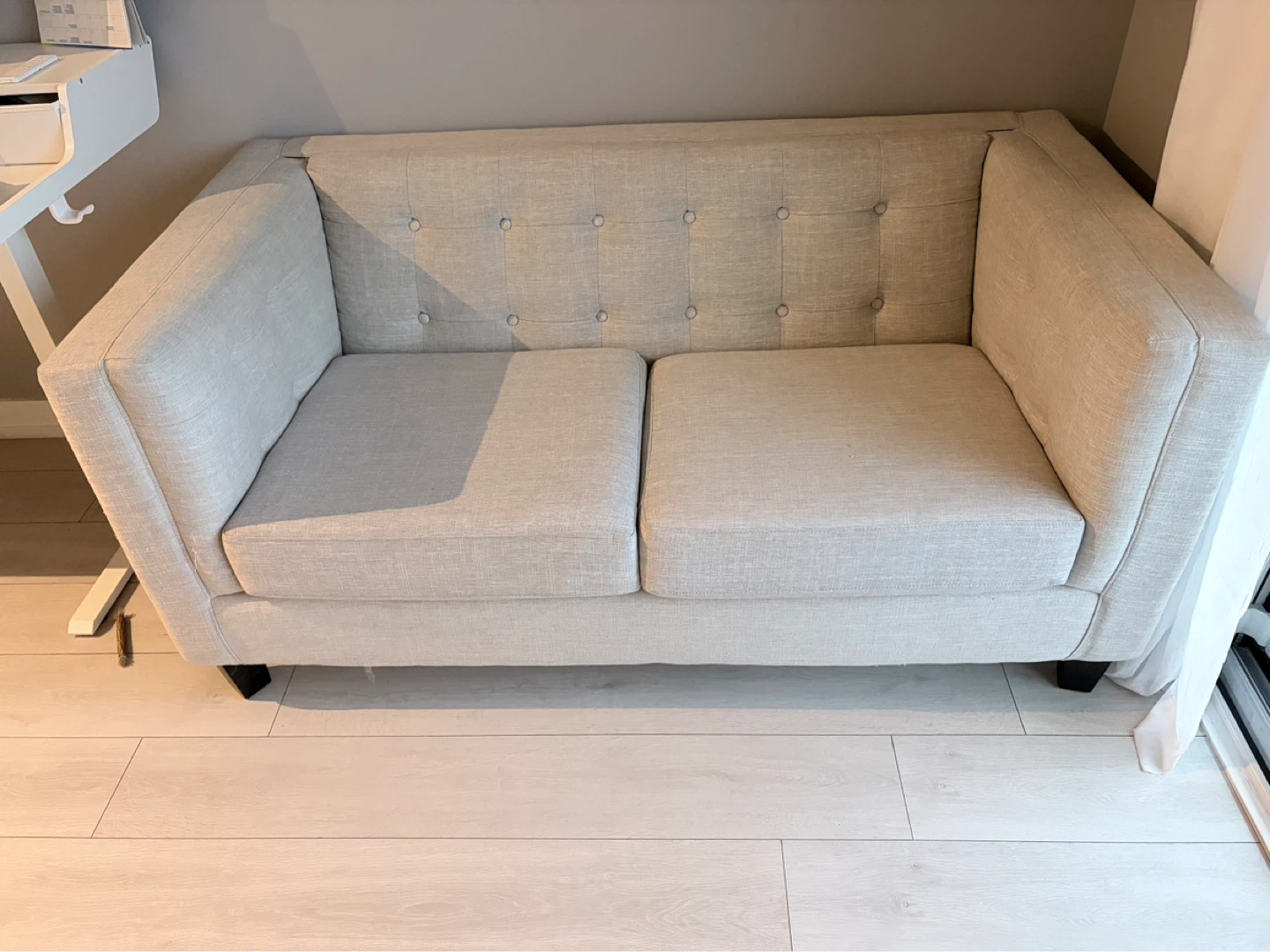 Light Grey Tufted Sofa - photo 2