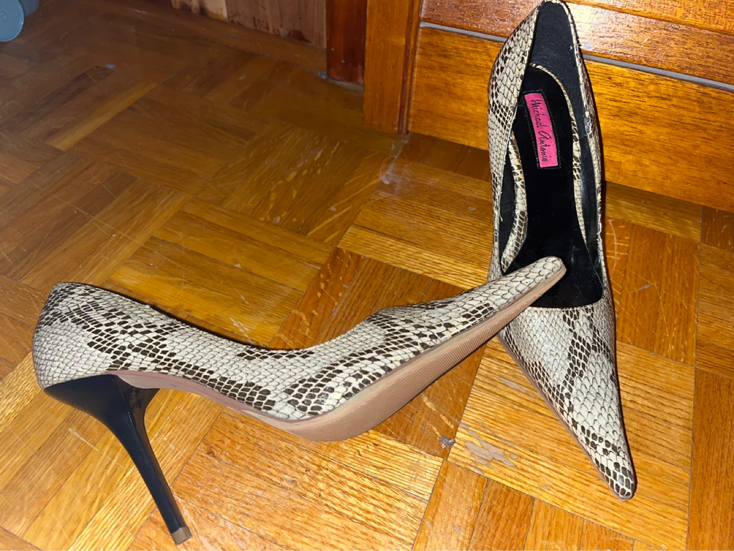 Beautiful Michael Antonio Snakeskin Pointed Toe Heels - photo 4