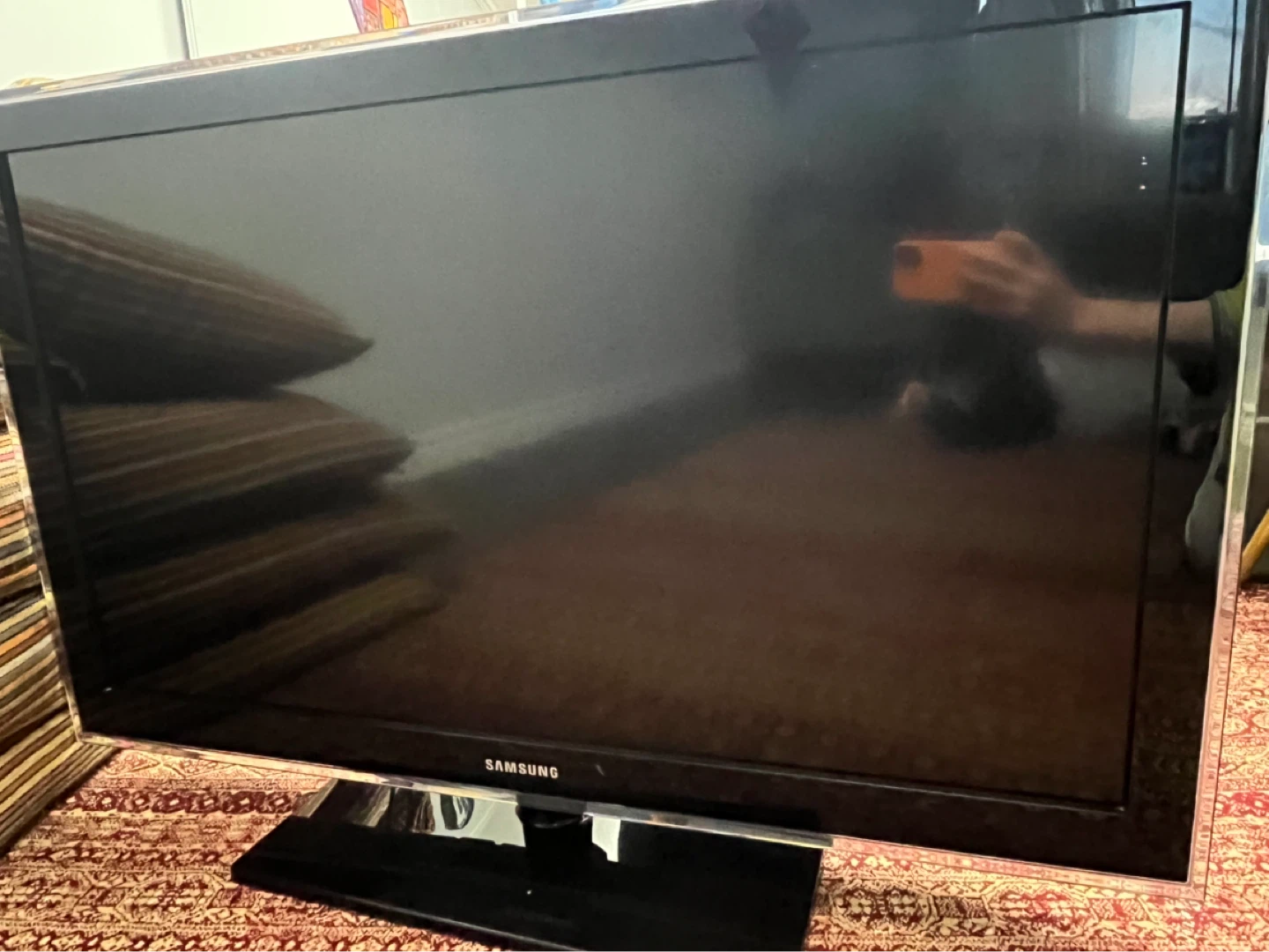 Samsung 40-inch LED TV - photo 2